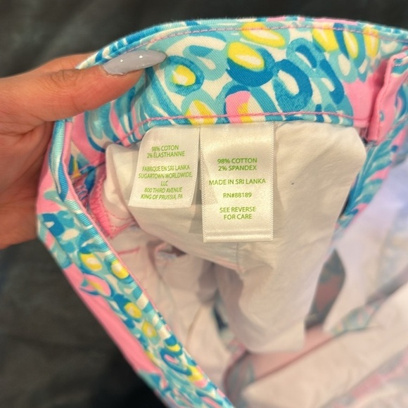 🔥Lily Pulitzer Pink and Blue Patterned Women Shorts🔥 - Picture 6 of 8